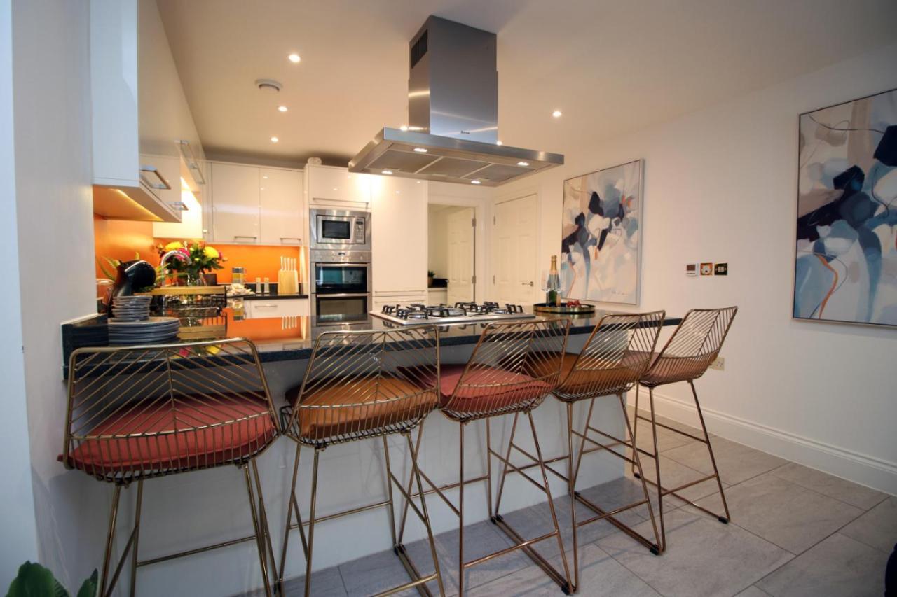 Townhouse Retreat: Luxury With Garden Holiday home Bath