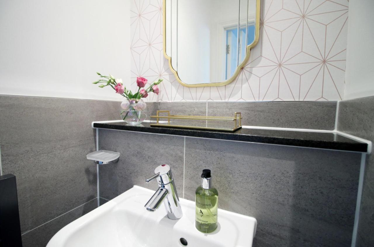 Townhouse Retreat: Luxury With Garden *