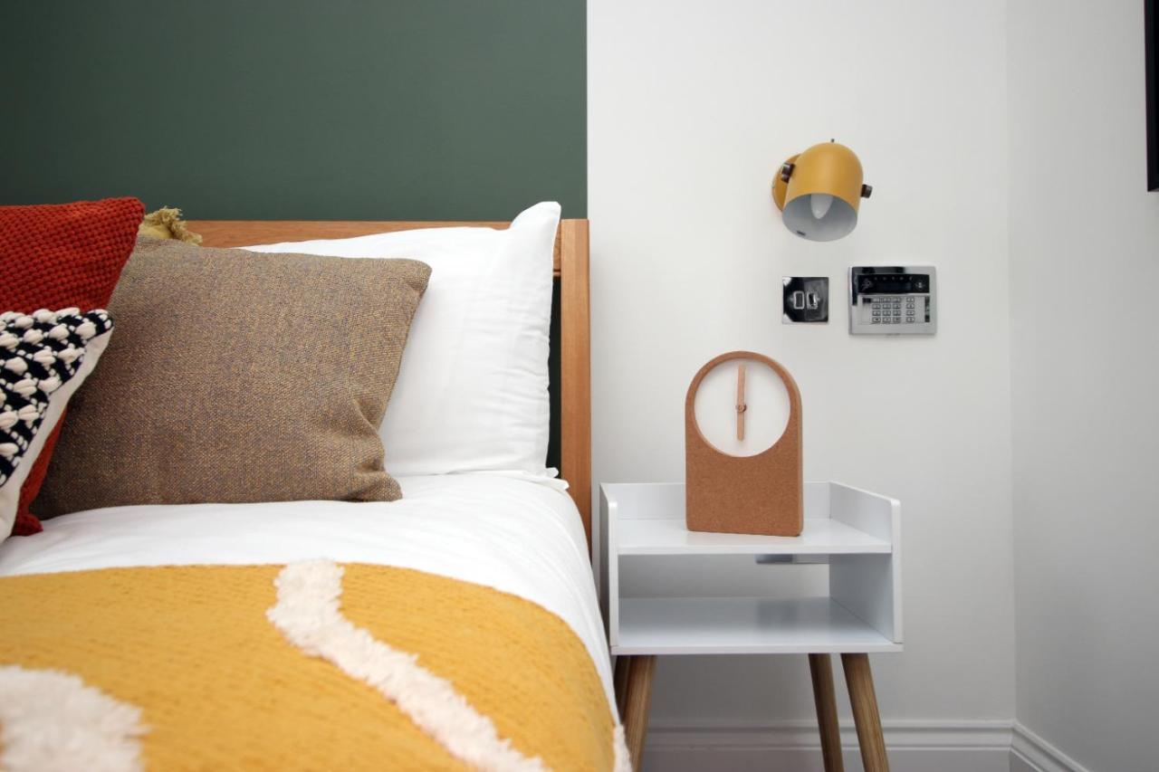 Townhouse Retreat: Luxury With Garden Holiday home *
