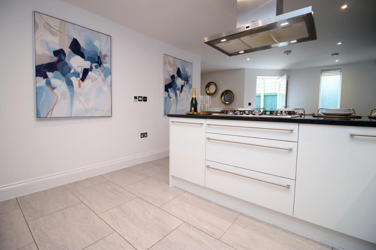 Townhouse Retreat: Luxury With Garden Holiday home *