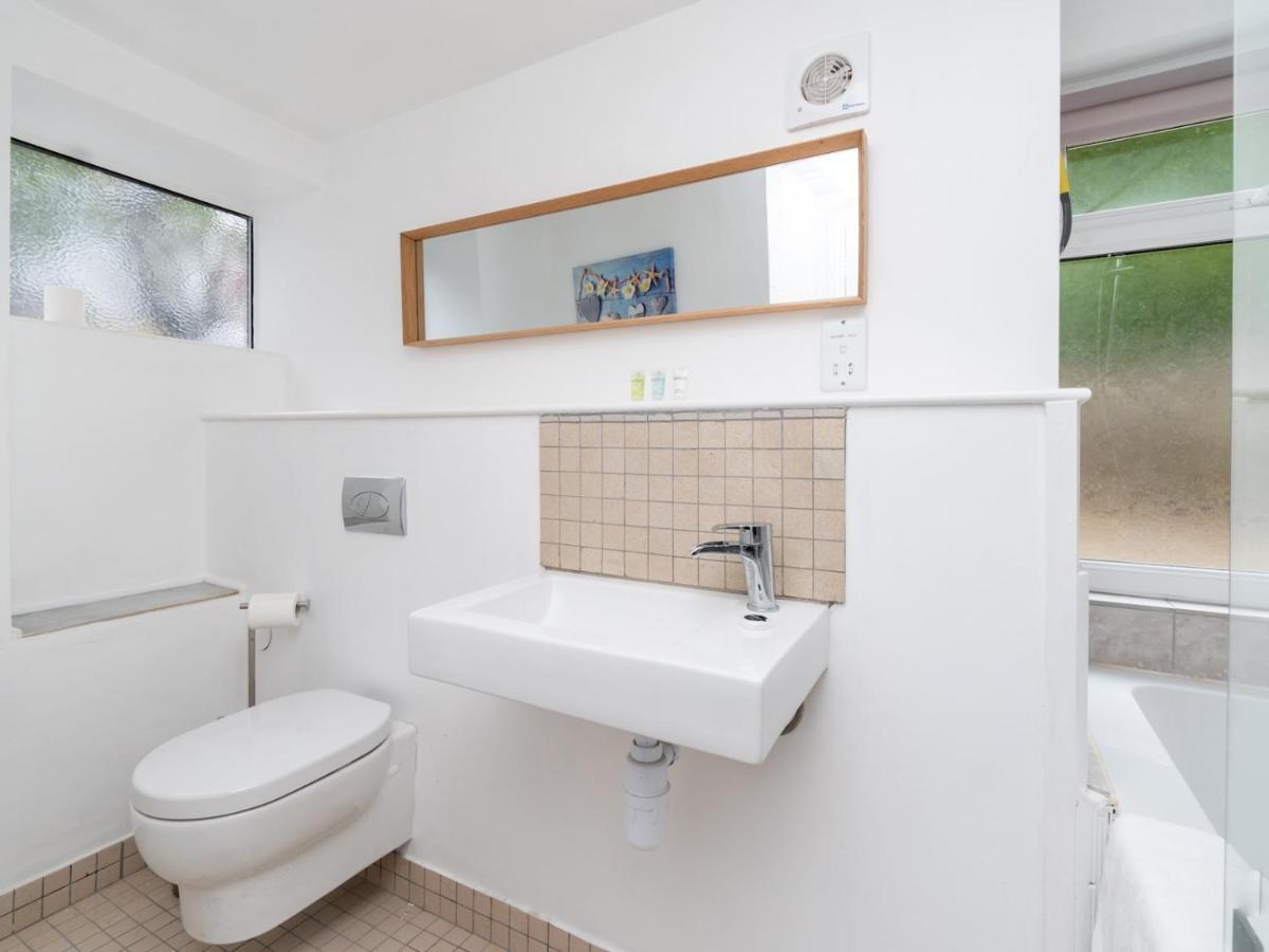 Apartment Pass The Keys Lovely 1 Bed With Free Parking Bath