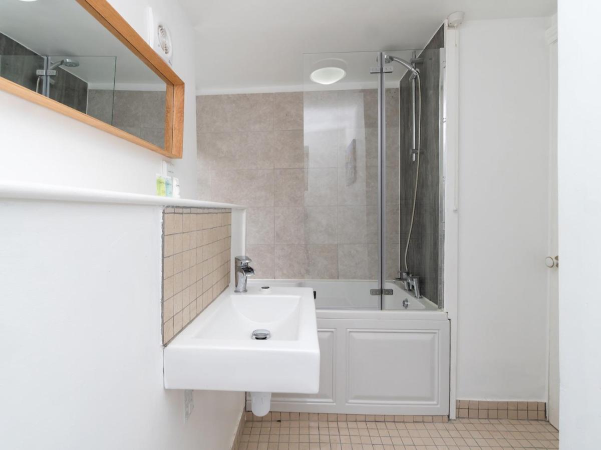 Pass The Keys Lovely 1 Bed With Free Parking *
