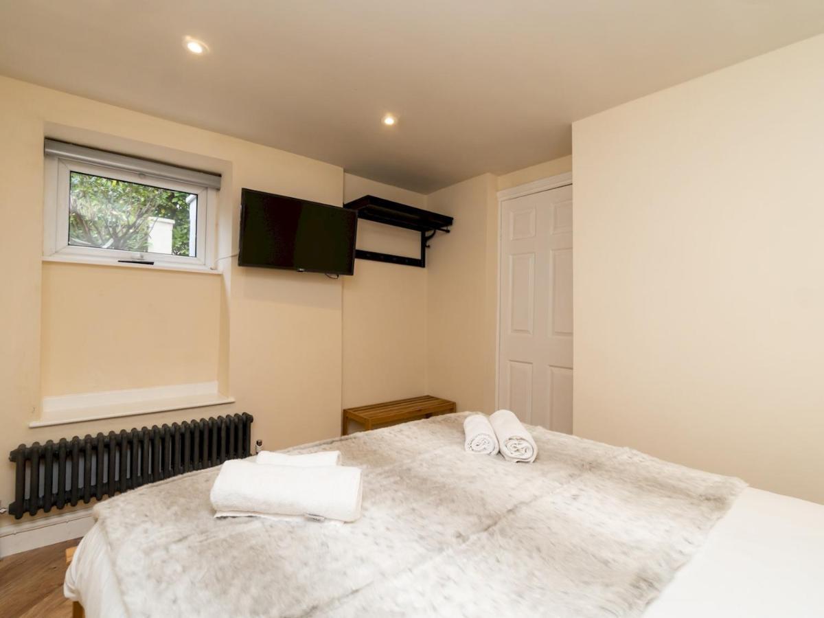 Apartment Pass The Keys Lovely 1 Bed With Free Parking Bath
