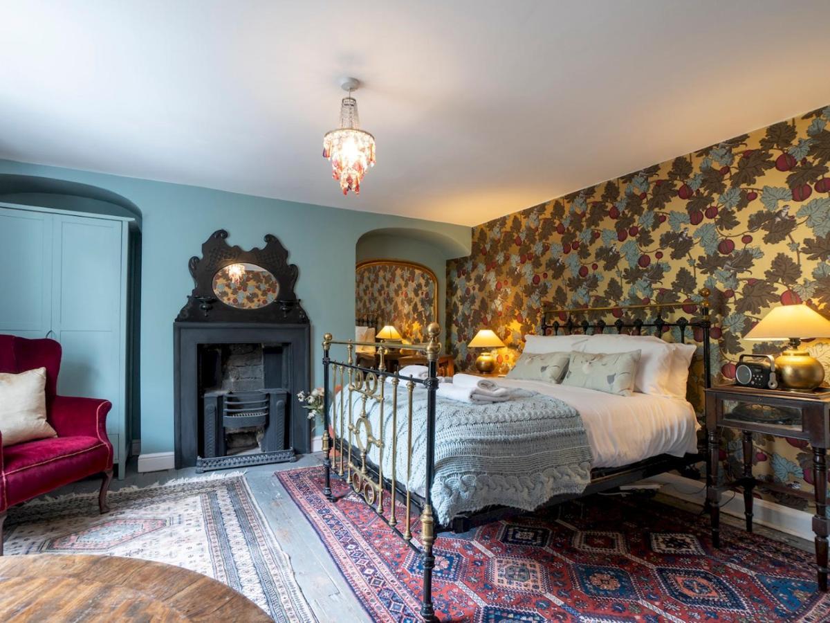 Pass The Keys Charming 3 Bed Townhouse Next To Victoria Park Bath