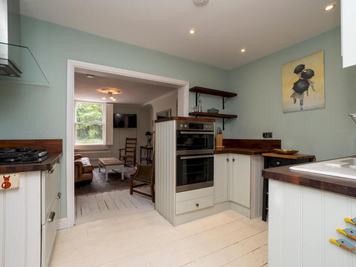 Pass The Keys Charming 3 Bed Townhouse Next To Victoria Park * Bath