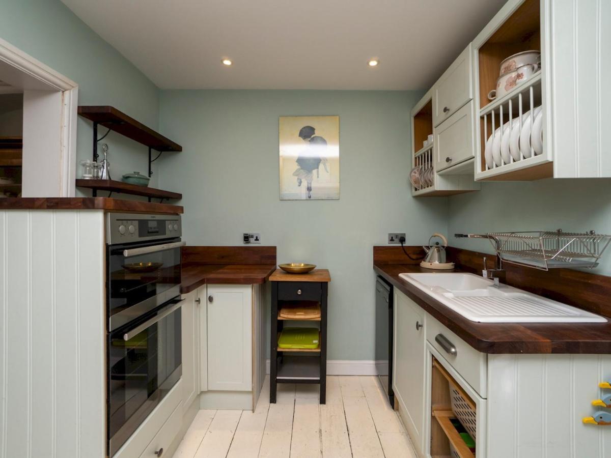Pass The Keys Charming 3 Bed Townhouse Next To Victoria Park Bath