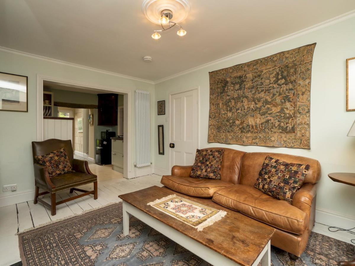 Pass The Keys Charming 3 Bed Townhouse Next To Victoria Park *