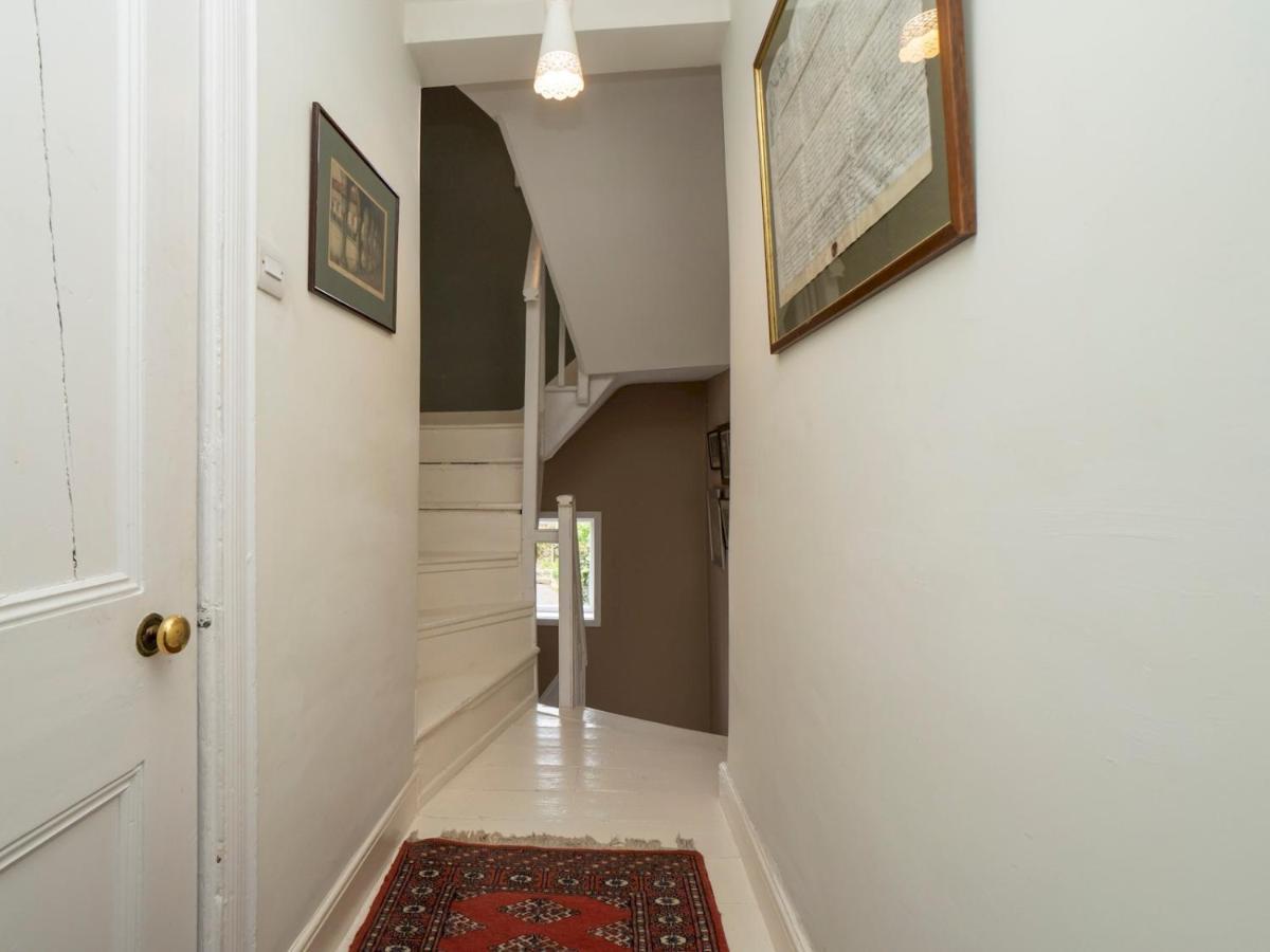 Pass The Keys Charming 3 Bed Townhouse Next To Victoria Park *