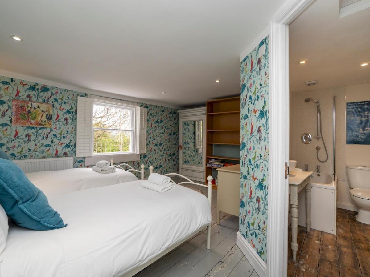 Holiday home Pass The Keys Charming 3 Bed Townhouse Next To Victoria Park