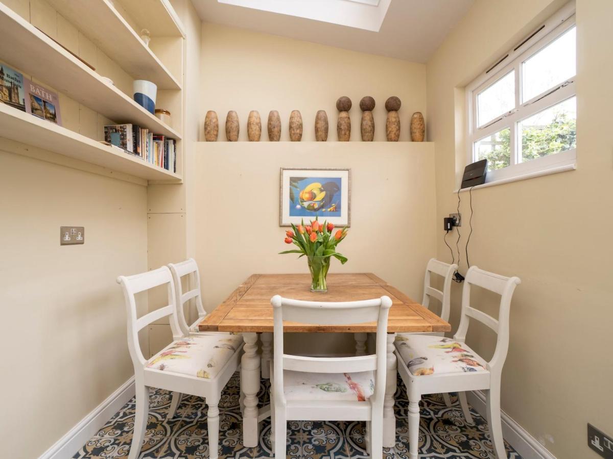 Pass The Keys Charming 3 Bed Townhouse Next To Victoria Park Holiday home