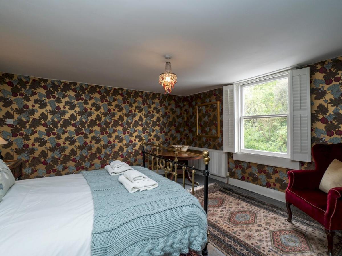Pass The Keys Charming 3 Bed Townhouse Next To Victoria Park Bath