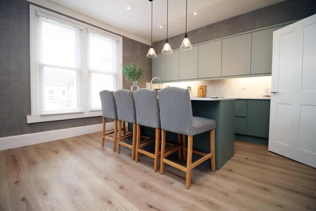 Station Road By Mia Living Stunning Modern 4 Bedroom House Free Onstreet Parking * Bath