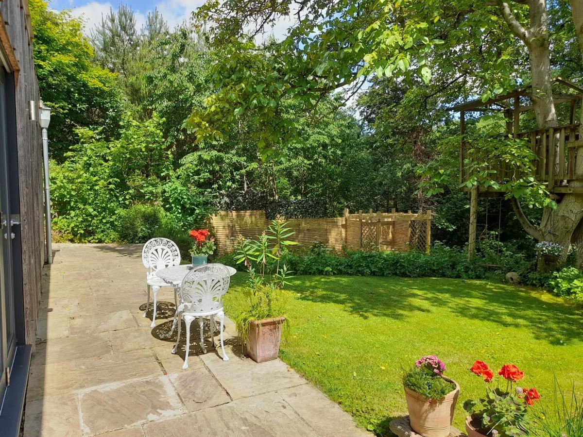 Garden Hideaway, Self-contained, Edge Of Apartment