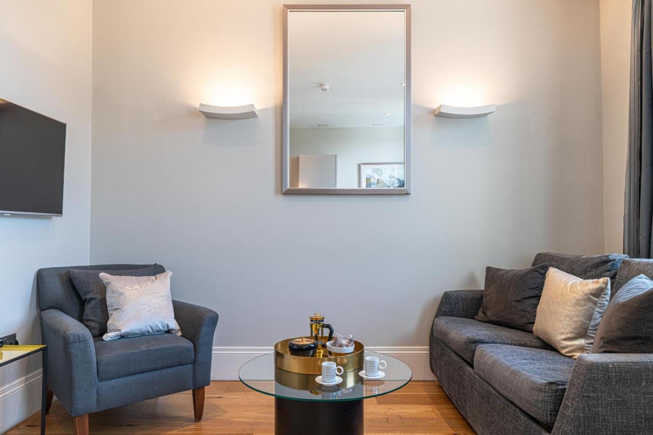 Circle Apartment