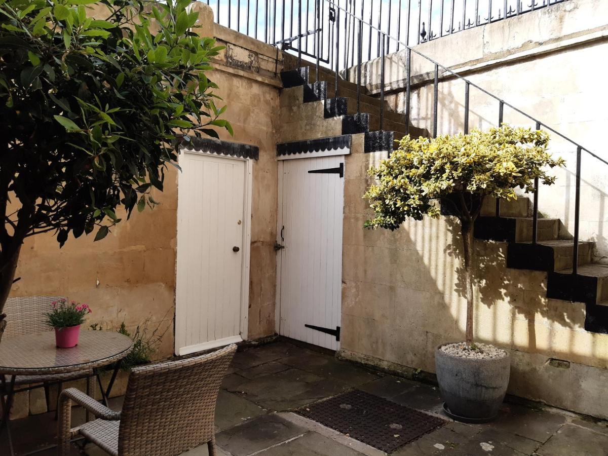 Royal Crescent Courtyard *