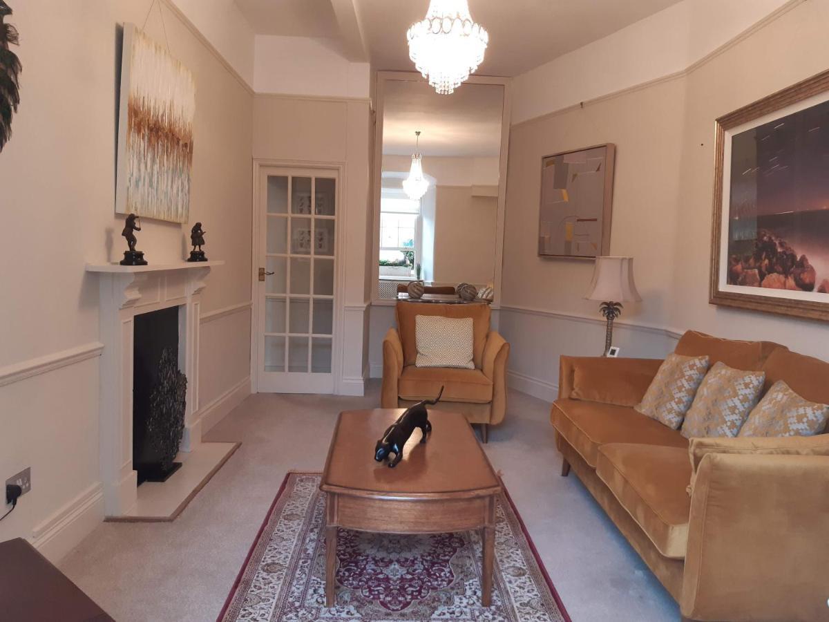 Royal Crescent Courtyard *