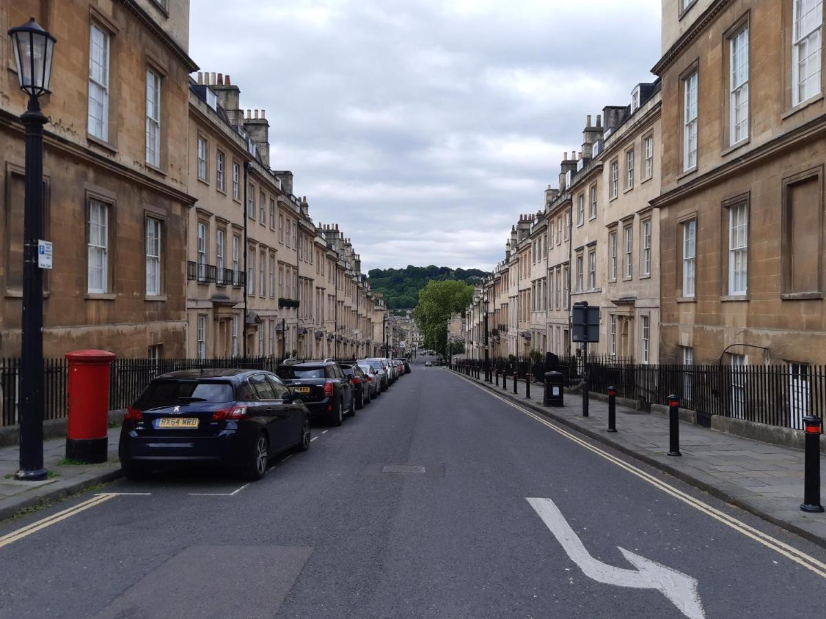Royal Crescent Courtyard Apartment