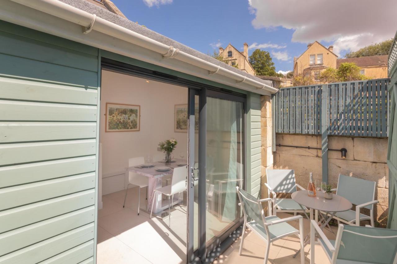 The Blue Door Apartment