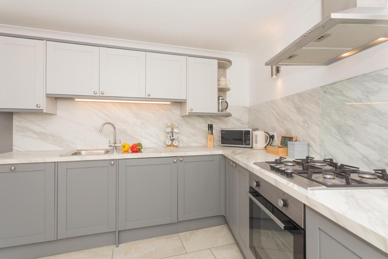 Crescent Mews Apartment Bath