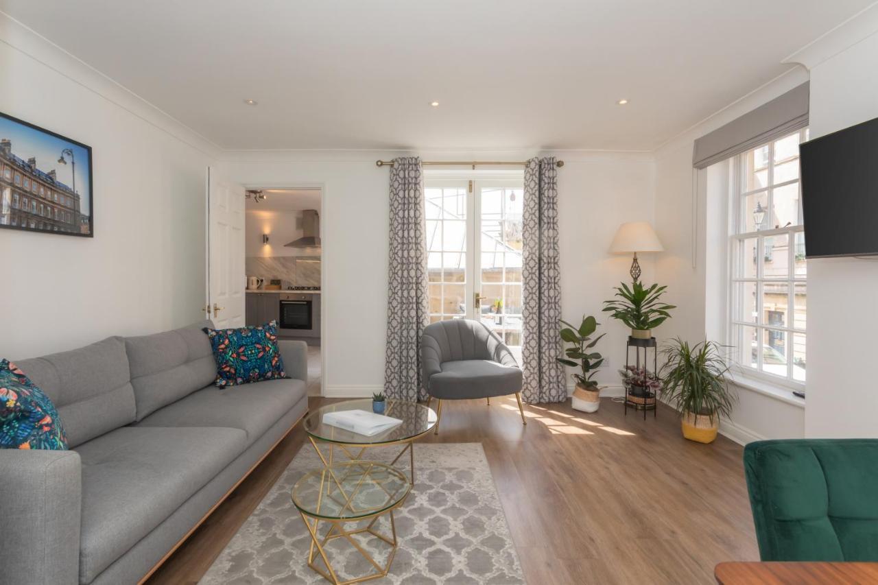 Crescent Mews Apartment *