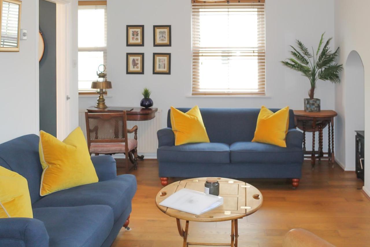 Sydney Wharf House *