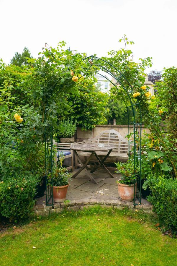 Grosvenor Bed & Breakfast 4*