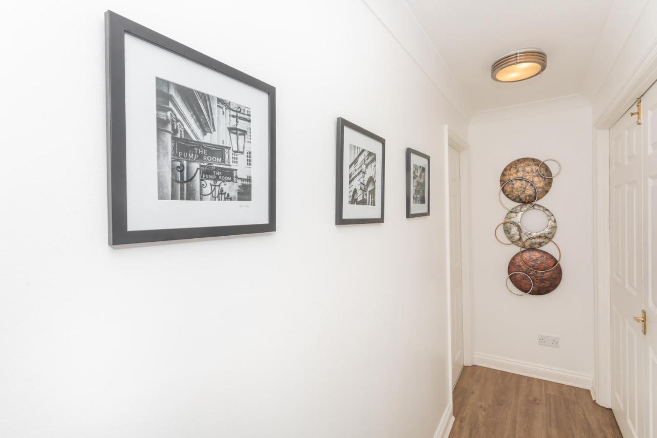 Crescent Mews Apartment Bath