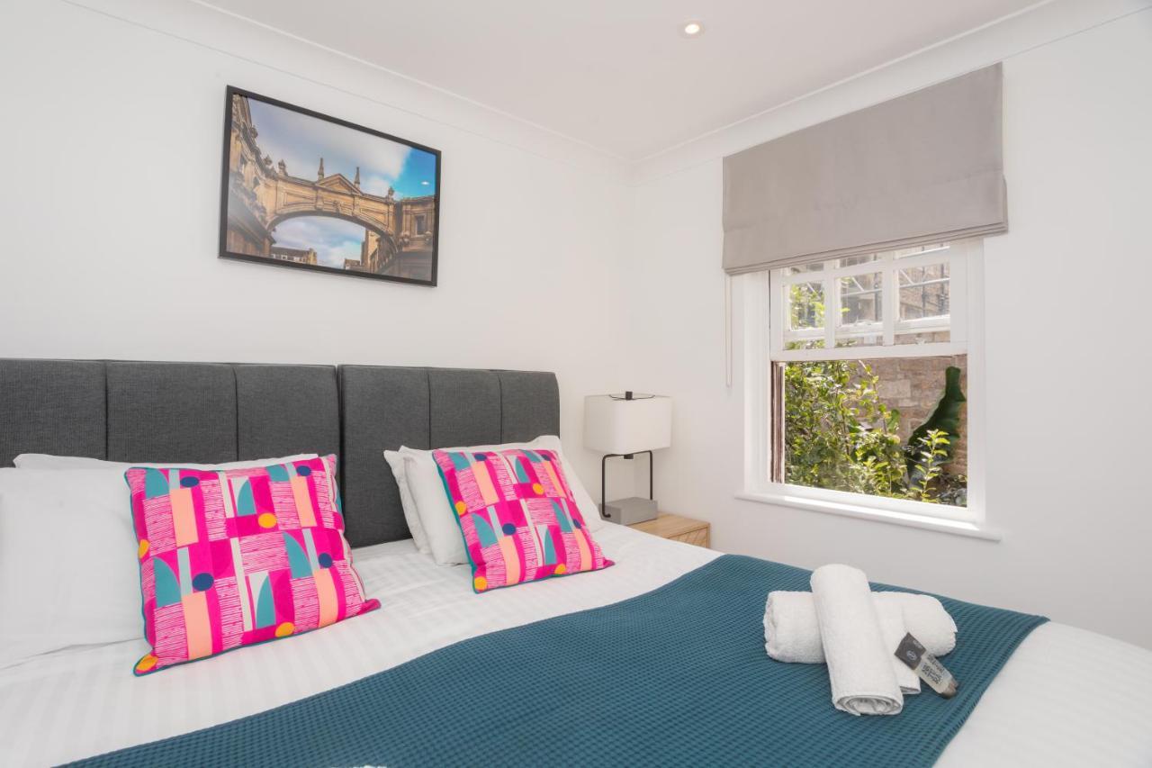 Crescent Mews Apartment *