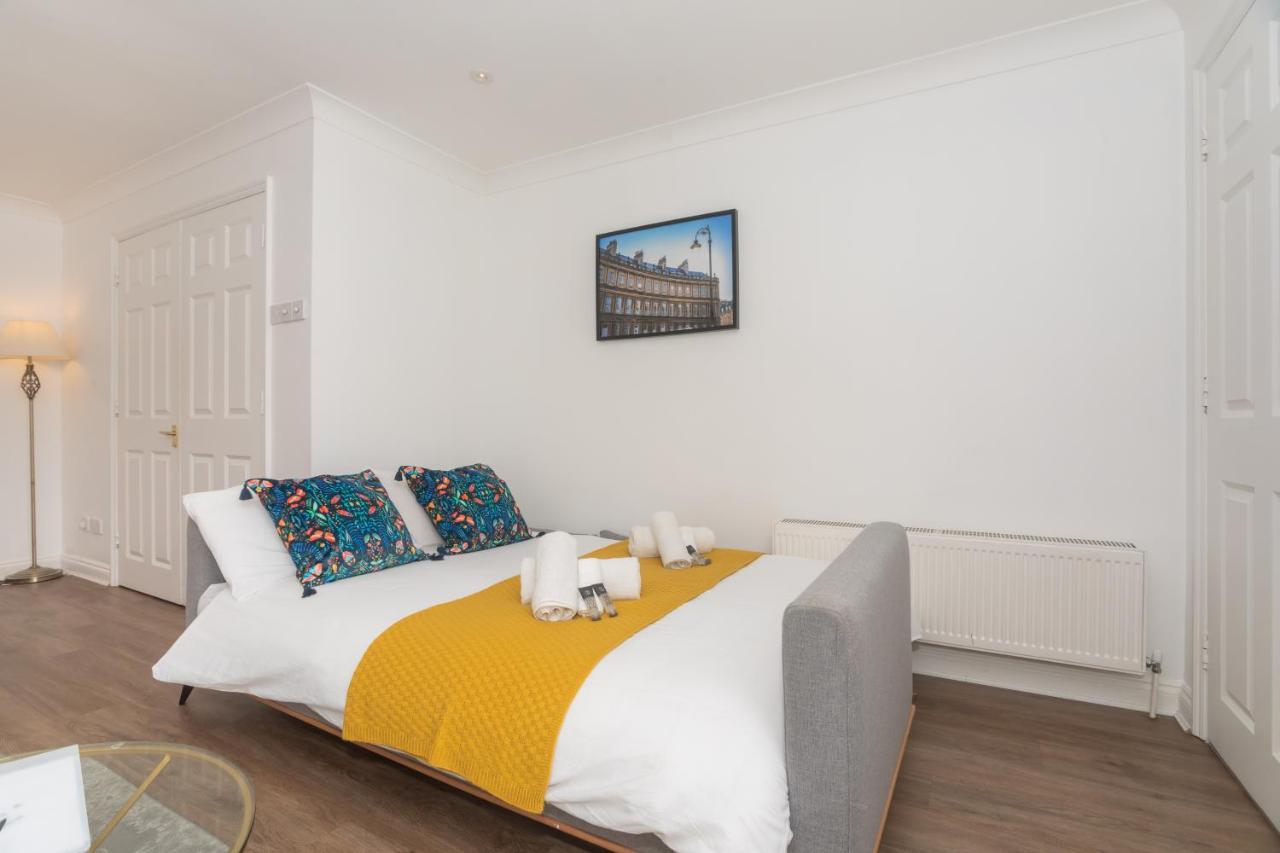 Crescent Mews Apartment *