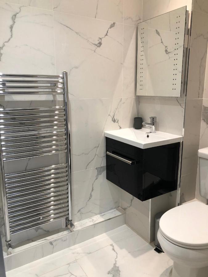 The Basement Flat - Free Parking Space Apartment Bath
