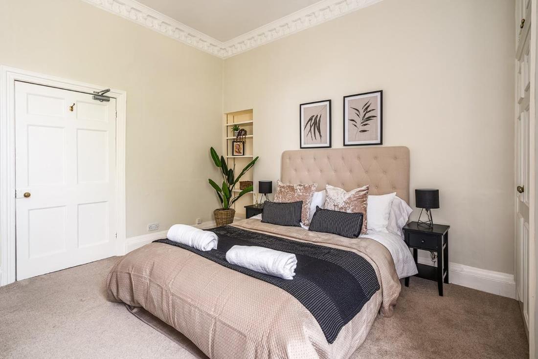 Brand New Listing Beautiful 2 Bedroom Holiday home Bath