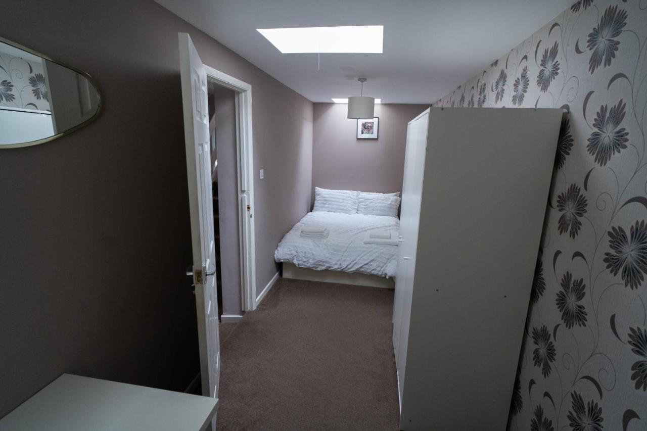 5 Bedroom House In *