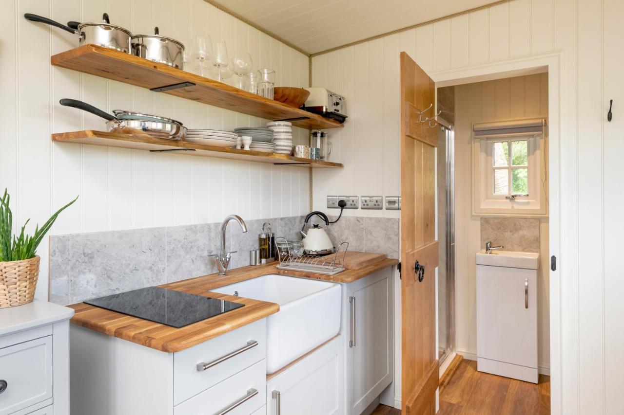 Chalet Secluded With Spectacular Views And Hot Tub! Bath