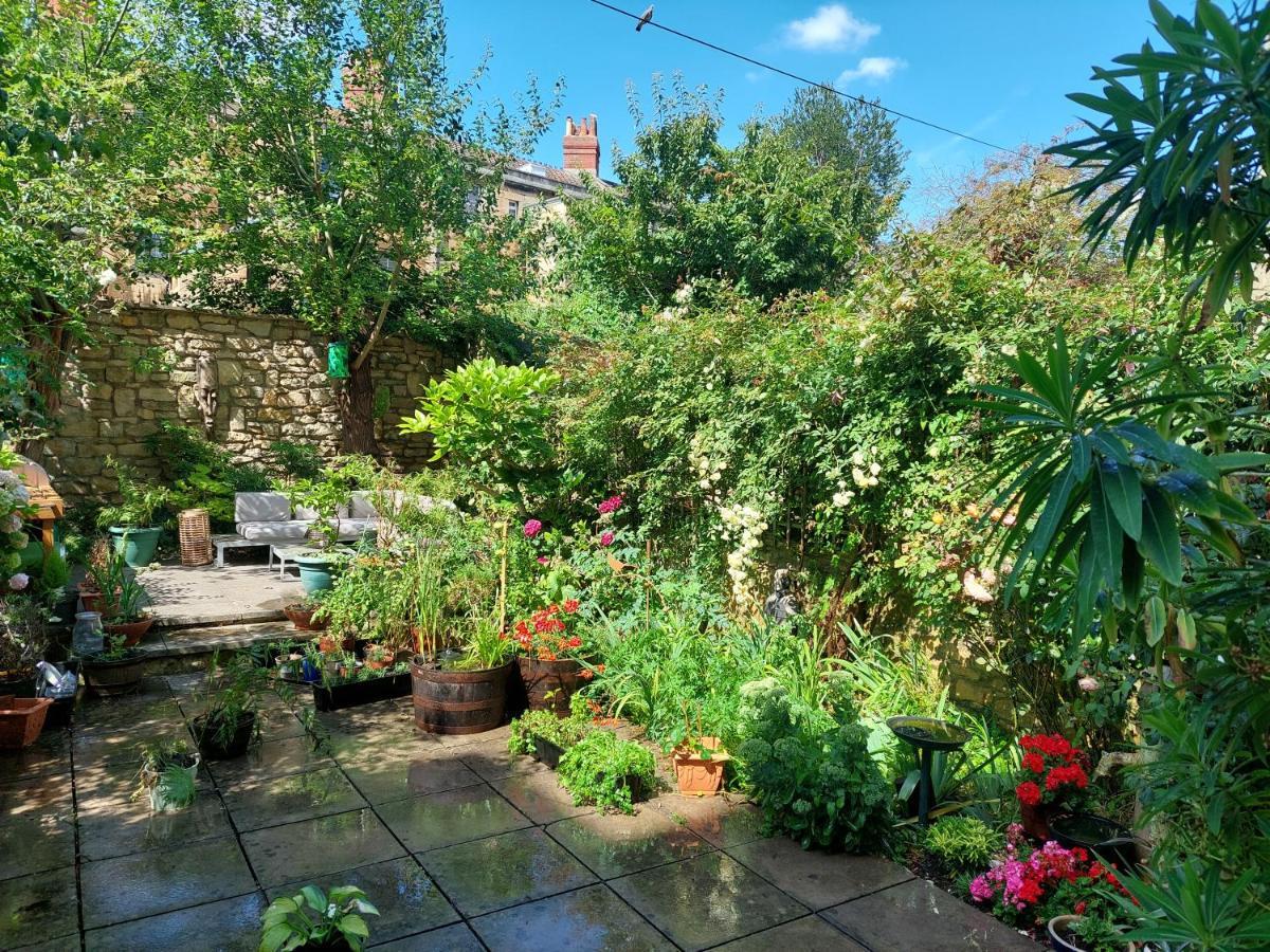 The Pickwick House 2 Bedroom Free Parking *
