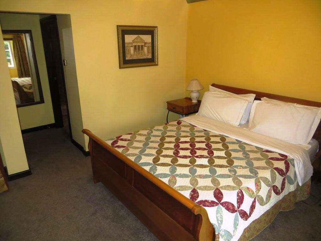 Bed & Breakfast The Old Priory 4*