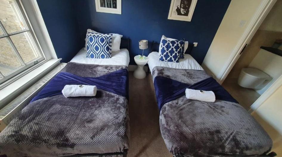 Apartment Stunning Hepburn Suite! Bath