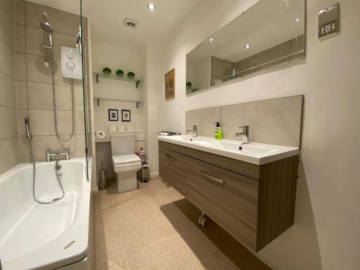 Grosvenor Pad - Lovely 2-bed Flat - Free On Street Parking Apartment Bath
