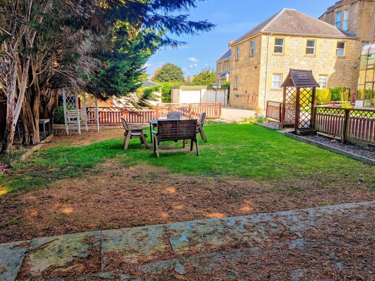 Wentworth House - Free Parking Guest house