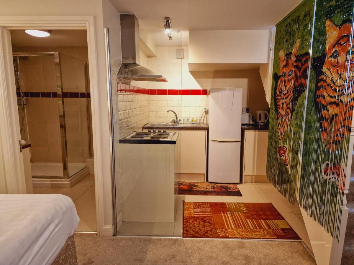 Guest house Wentworth House - Free Parking
