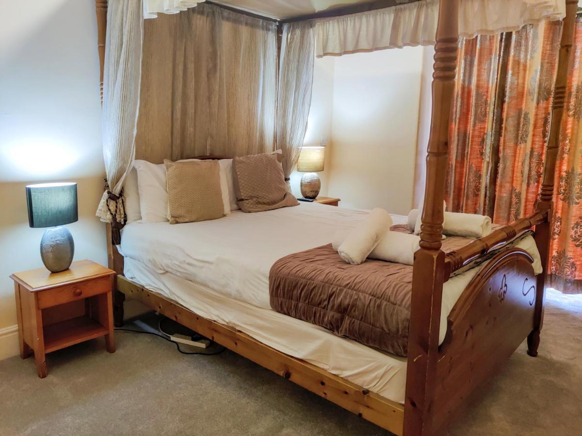 Wentworth House - Free Parking Guest house