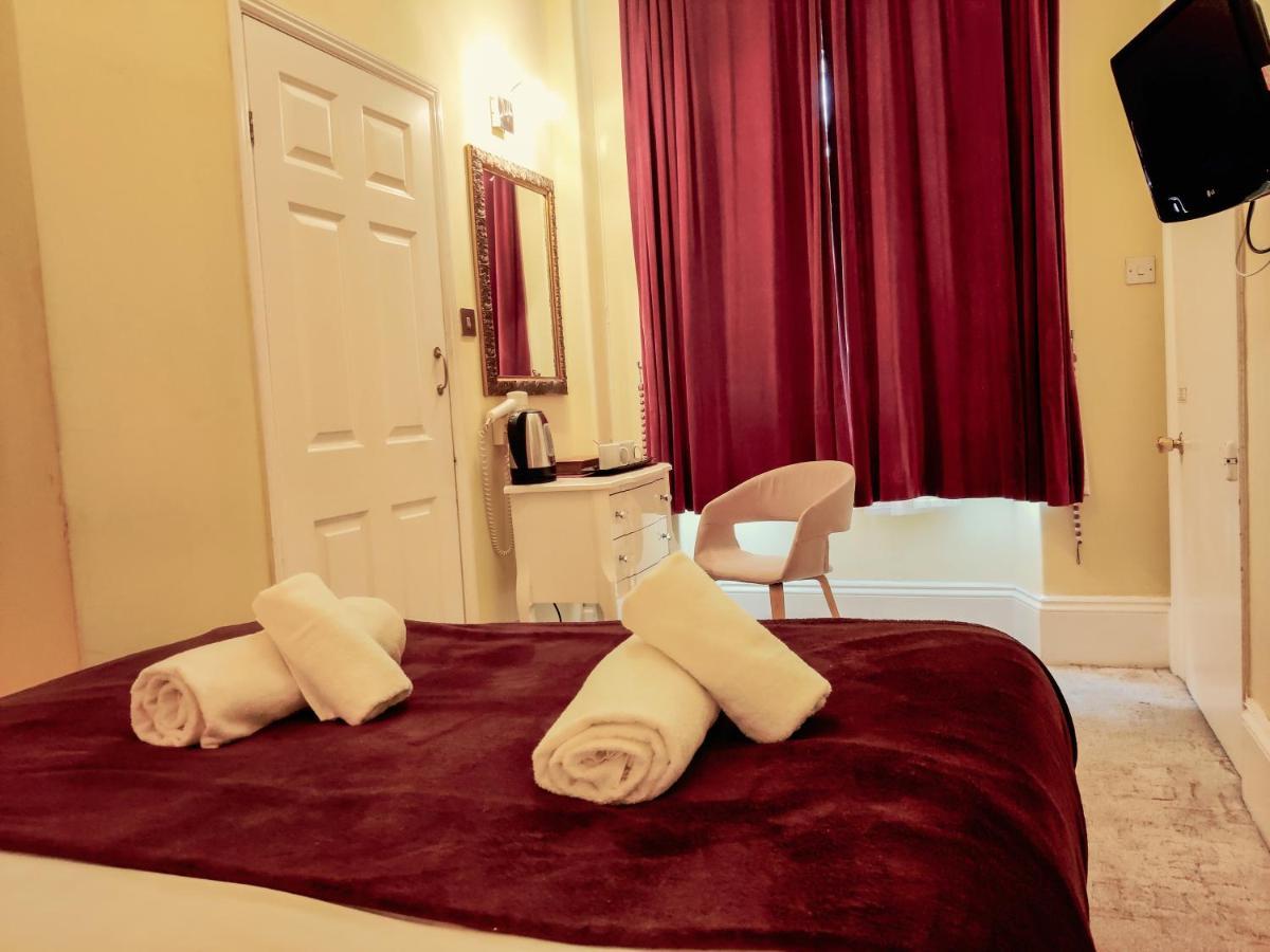 Guest house Wentworth House - Free Parking 4*