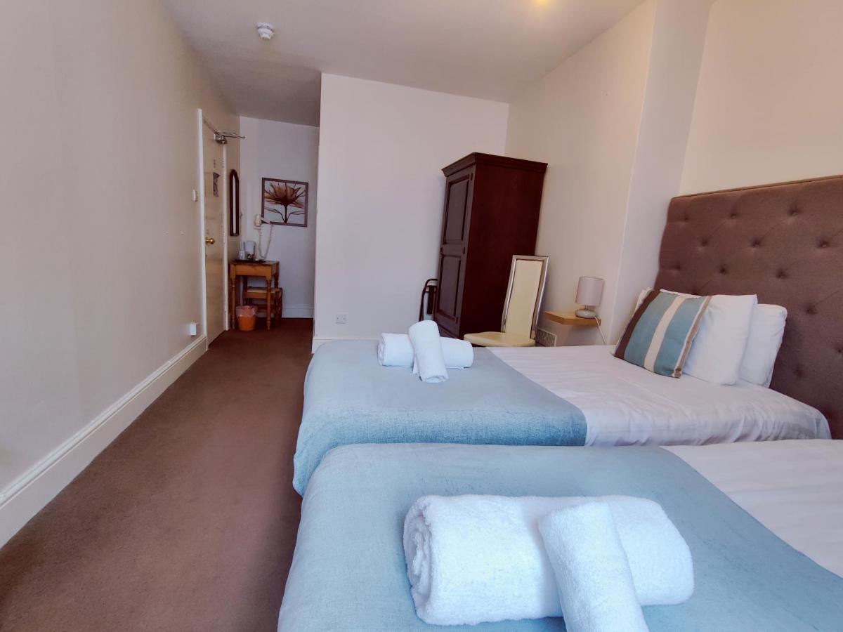 Wentworth House - Free Parking Guest house