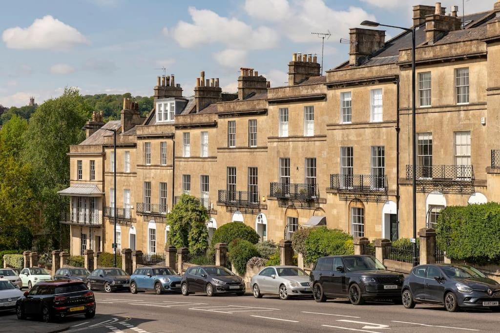 Dunsford House - Elegant Townhouse With Parking Bath