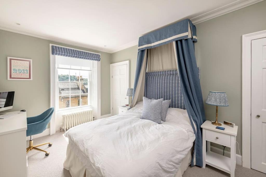 Dunsford House - Elegant Townhouse With Parking Holiday home *
