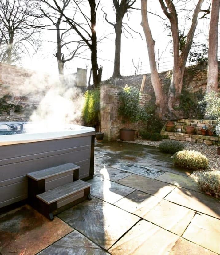 The Little Barn @ With Large Hot Tub
