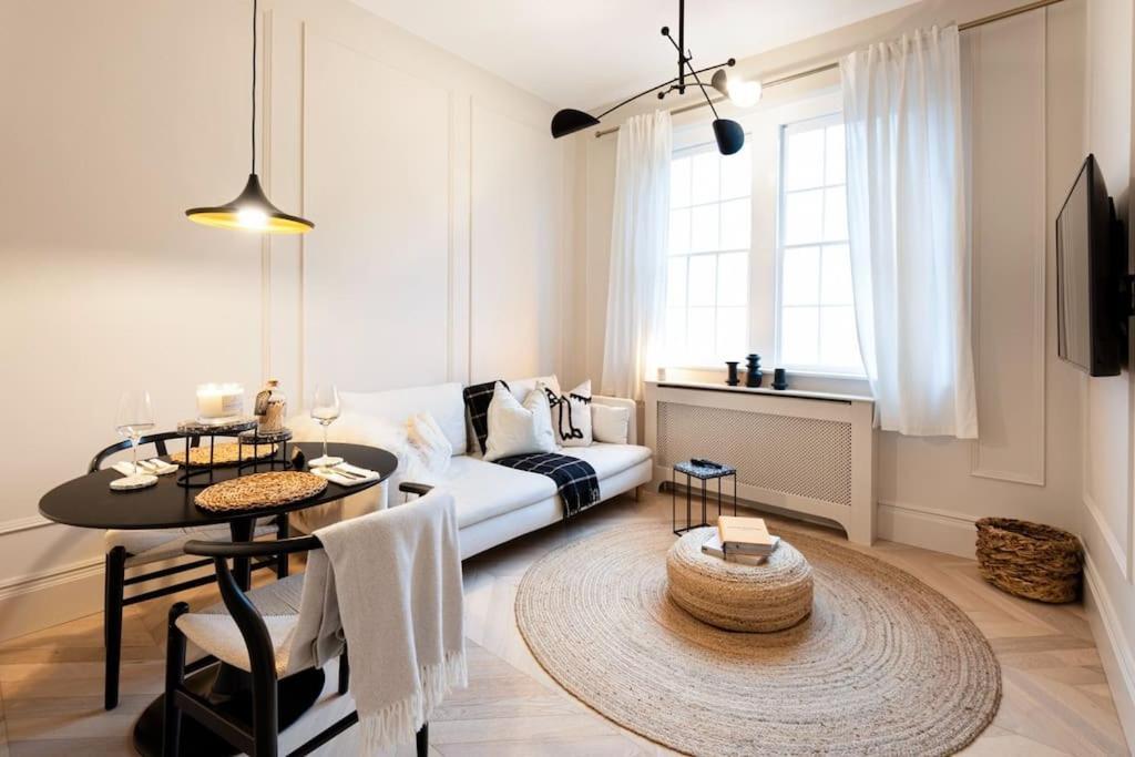 Stylish Georgian Flat - Ba1 - Walk To Crescent * Bath