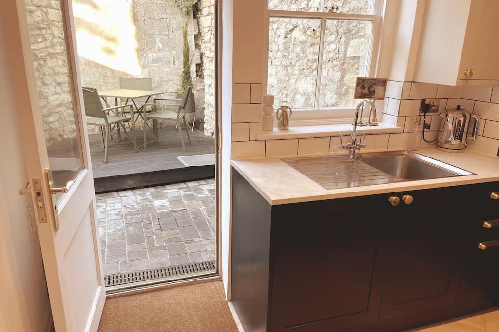 Apartment Courtyard Garden, Beautifully Finished Flat - Ba1 *