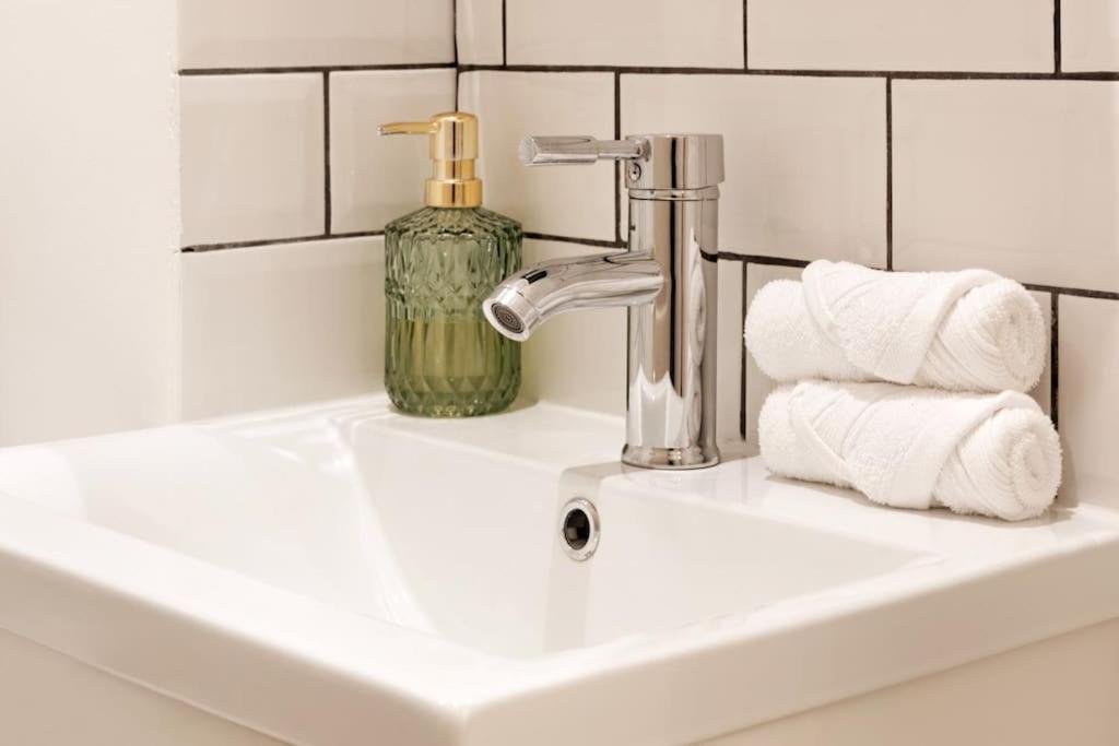 Stylish Georgian Flat - Ba1 - Walk To Crescent Apartment Bath