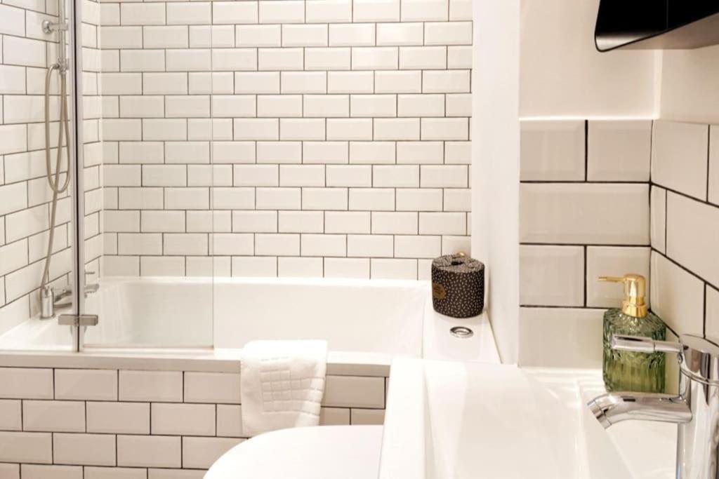 Stylish Georgian Flat - Ba1 - Walk To Crescent * Bath