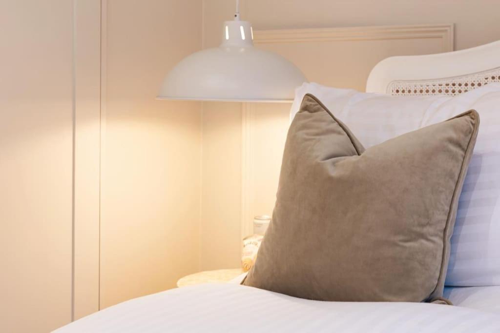 Stylish Georgian Flat - Ba1 - Walk To Crescent Apartment Bath
